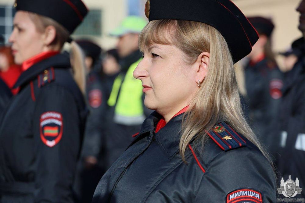 Праздник МВД. Торжественное мероприятие в честь 34-й годовщины образования МВД ПМР состоялось в расположении ведомства. Президент Приднестровья Вадим Красносельский поздравил собравшихся с праздником Праздник МВД. Торжественное мероприятие в честь 34-й годовщины образования МВД ПМР состоялось в расположении ведомства. Президент Приднестровья Вадим Красносельский поздравил собравшихся с праздником