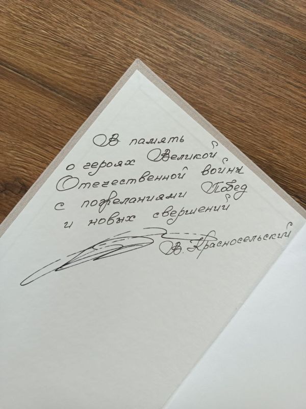 Президент наградил 18 старшеклассников и студентов - победителей литературного конкурса сочинений по книге «Судьба танкиста» о Великой Отечественной войне Президент наградил 18 старшеклассников и студентов - победителей литературного конкурса сочинений по книге «Судьба танкиста» о Великой Отечественной войне