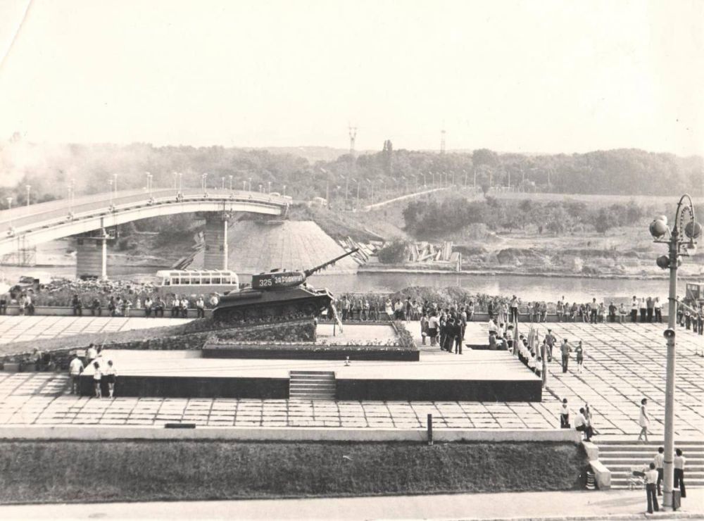 Мемориал Славы в Тирасполе открыли 29 января 1972 года, а 23 февраля прошла торжественная церемония перезахоронения советских воинов, погибших на Кицканском плацдарме