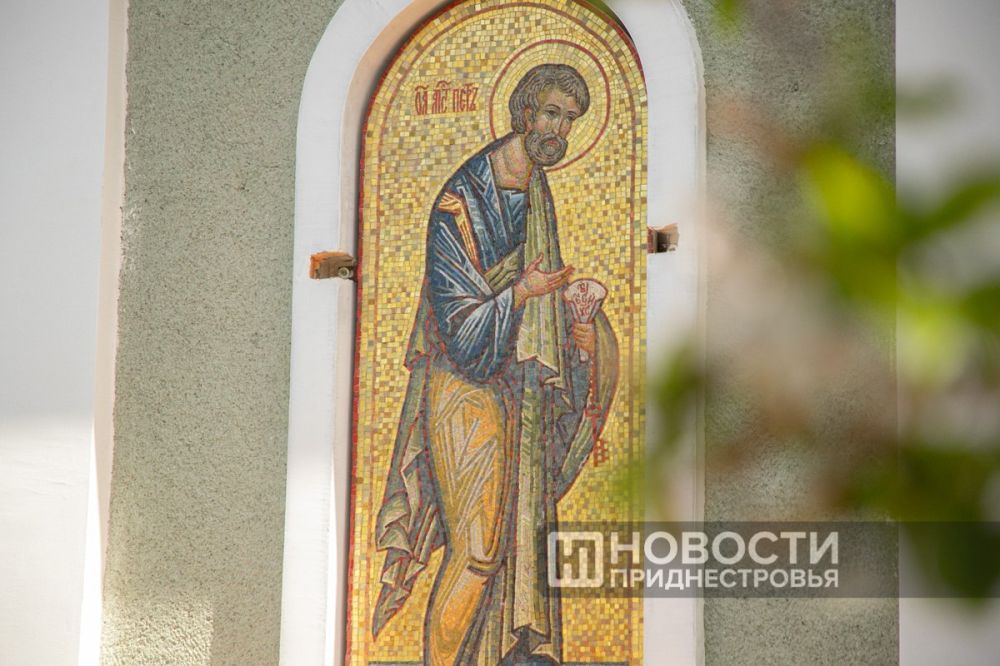 На Покровской старообрядческой церкви установили мозаики с изображениями апостолов Петра и Павла На Покровской старообрядческой церкви установили мозаики с изображениями апостолов Петра и Павла