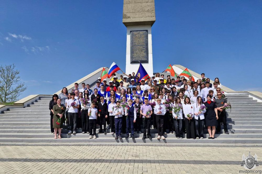 Автопробег к 80-летию Победы устроили для молодёжи бендерские милиционеры