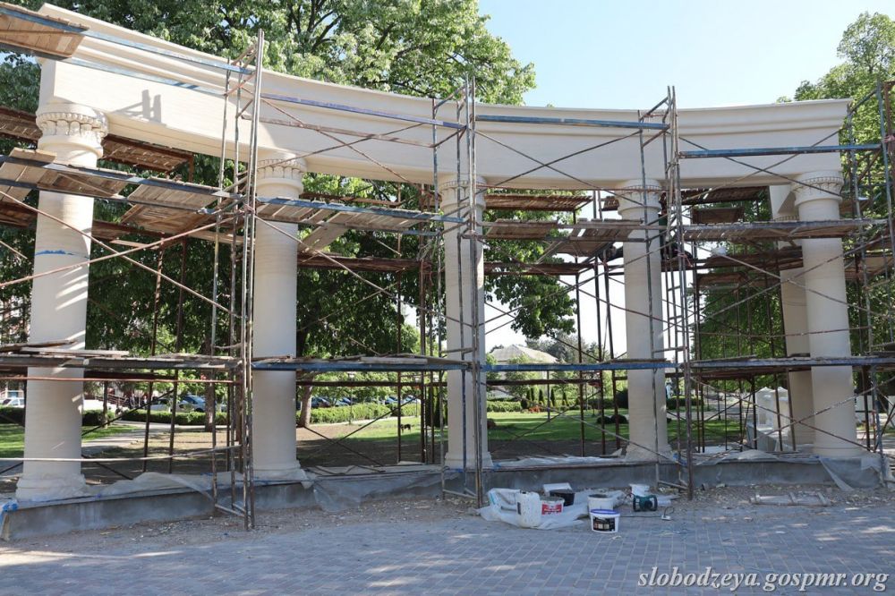 В Слободзее продолжается реставрация Арки Победы при входе на городской Мемориал Славы В Слободзее продолжается реставрация Арки Победы при входе на городской Мемориал Славы