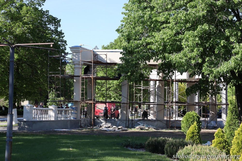 В Слободзее продолжается реставрация Арки Победы при входе на городской Мемориал Славы