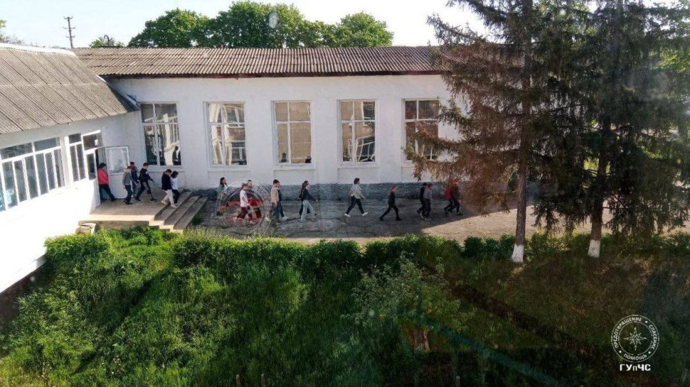 Эвакуация по правилам. В Дубоссарском районе 30 апреля сотрудники Гражданской защиты проверили готовность школ и детсадов к эвакуации в случае ЧС. Провели тренировки в 36 учреждениях Эвакуация по правилам. В Дубоссарском районе 30 апреля сотрудники Гражданской защиты проверили готовность школ и детсадов к эвакуации в случае ЧС. Провели тренировки в 36 учреждениях