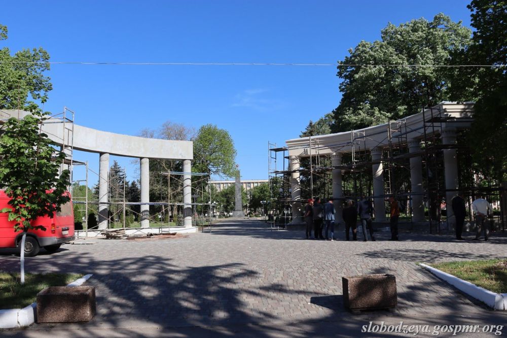 В Слободзее продолжается реставрация Арки Победы при входе на городской Мемориал Славы В Слободзее продолжается реставрация Арки Победы при входе на городской Мемориал Славы