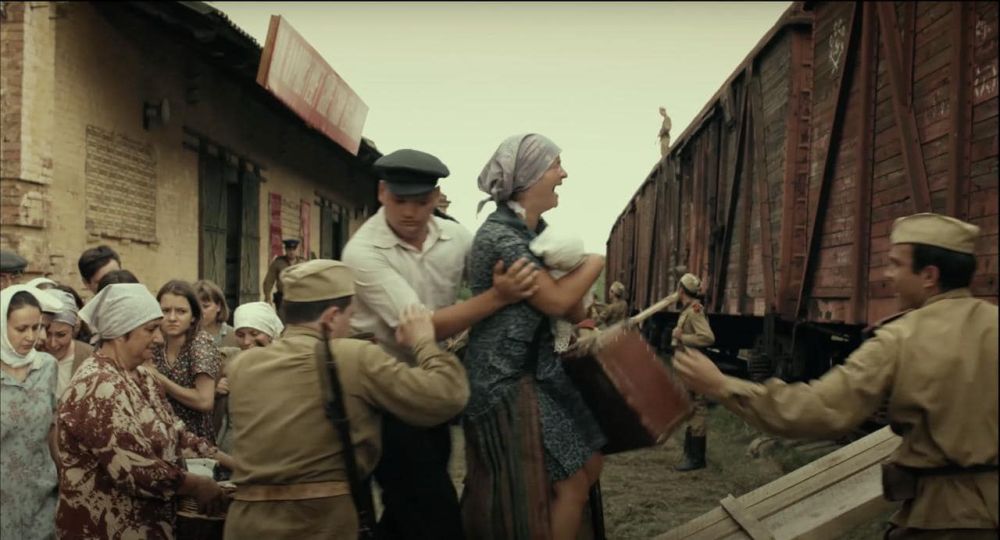 Школьников Молдовы заставят посмотреть документальный фильм «Сибирь из костей» в канун Дня Победы