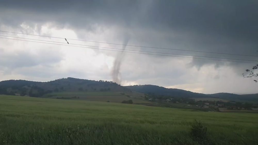 В румынской Тулче засняли смерч