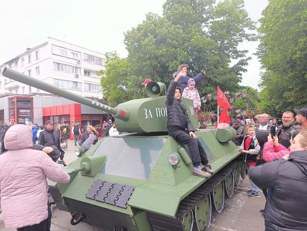 Праздник продолжается Праздник продолжается