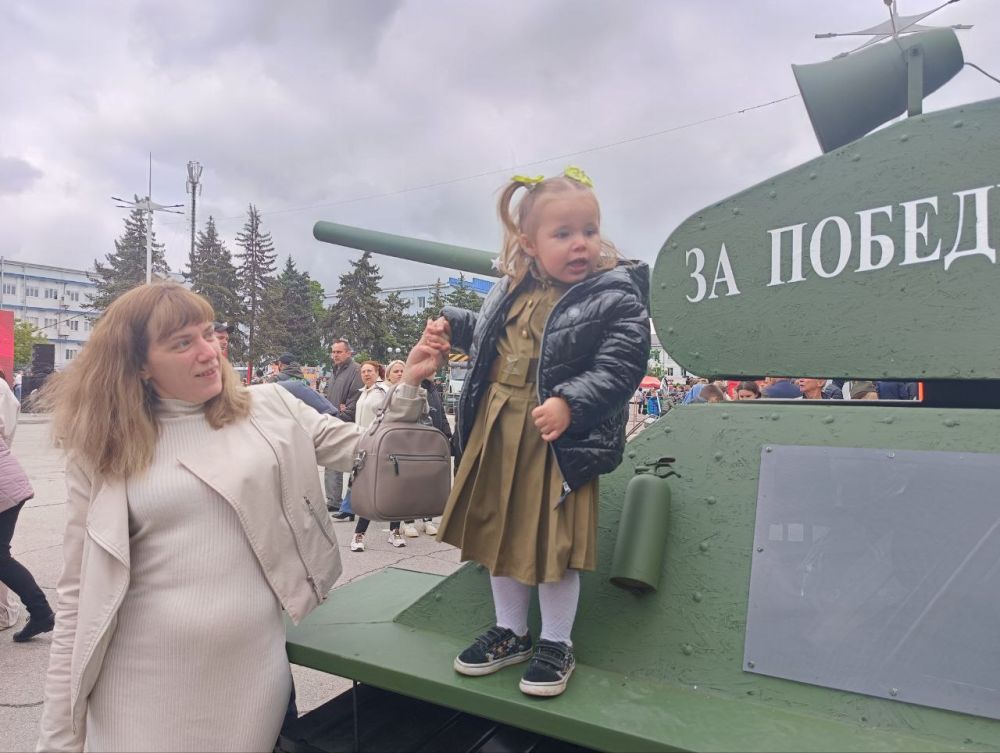 Праздник продолжается Праздник продолжается