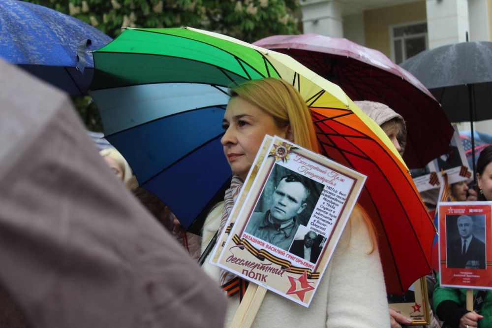 Сотрудники сферы просвещения принимают участие в акции «Бессмертный полк» Сотрудники сферы просвещения принимают участие в акции «Бессмертный полк»