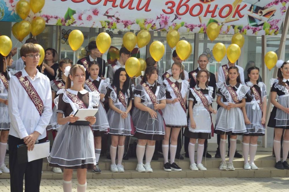 Педагогический коллектив и учащиеся МОУ «Бендерская средняя школа №13» выражают искреннюю благодарность депутату Верховного Совета Петрик О.А. и депутатам Городского Совета за их поддержку и внимание Педагогический коллектив и учащиеся МОУ «Бендерская средняя школа №13» выражают искреннюю благодарность депутату Верховного Совета Петрик О.А. и депутатам Городского Совета за их поддержку и внимание