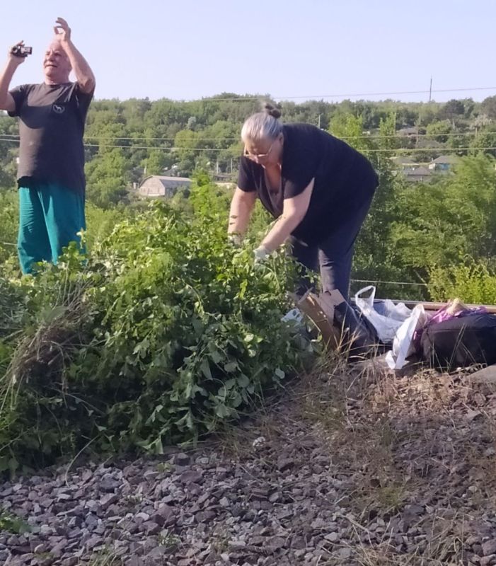 В Рыбнице проходит акция по уборке дота из сталинской оборонительной линии В Рыбнице проходит акция по уборке дота из сталинской оборонительной линии