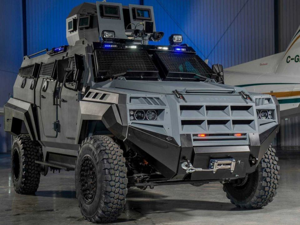     Fulger    Ford Roshel Senator APC