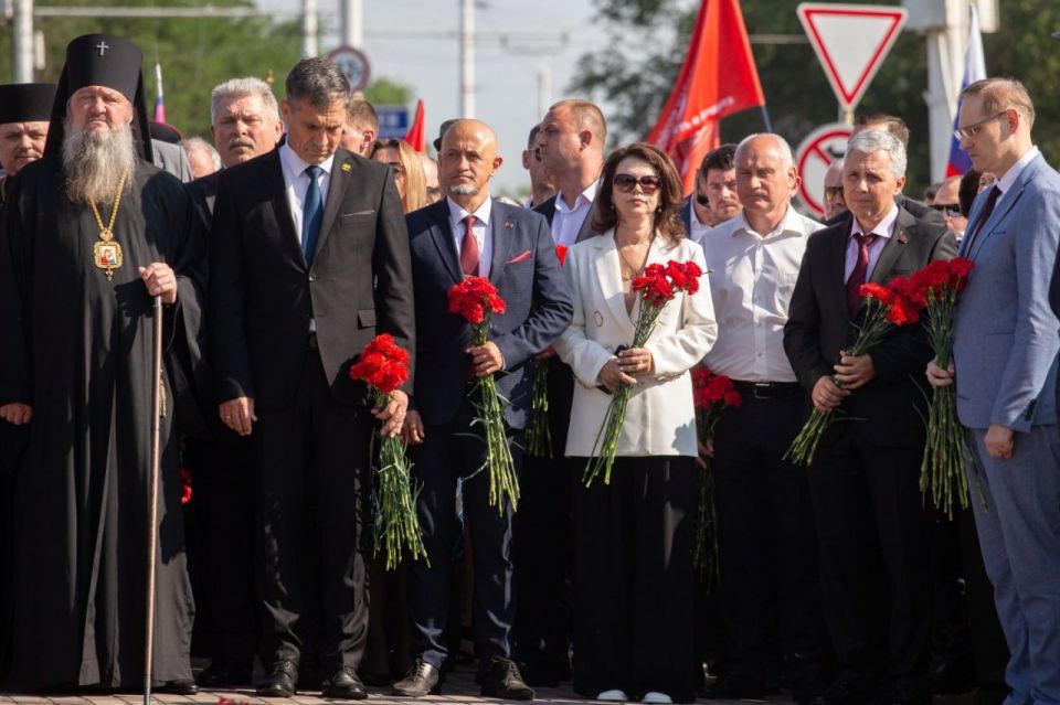 19  1992  -        