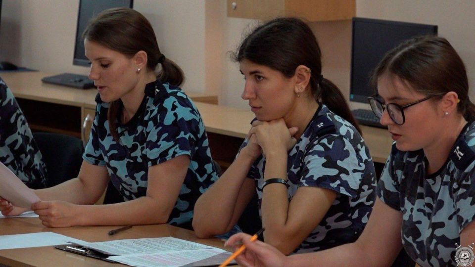 Будущие сотрудники органов внутренних дел защитили дипломные работы Будущие сотрудники органов внутренних дел защитили дипломные работы