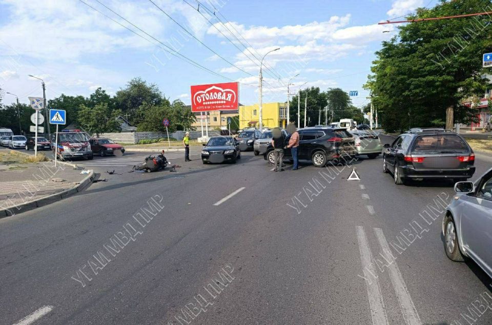 В аварии пострадали мотоциклист и пассажир В аварии пострадали мотоциклист и пассажир