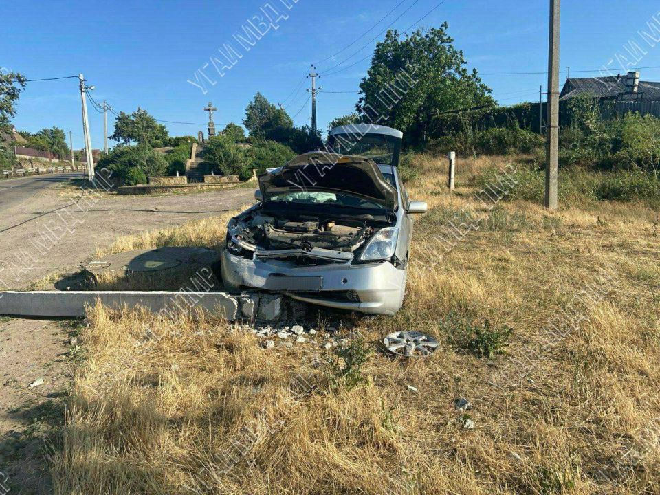 Автоледи потеряла управление над автомобилем Автоледи потеряла управление над автомобилем