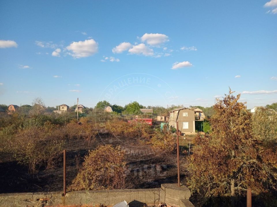 Искры от болгарки, упавшие на сухую траву, привели к пожару Искры от болгарки, упавшие на сухую траву, привели к пожару