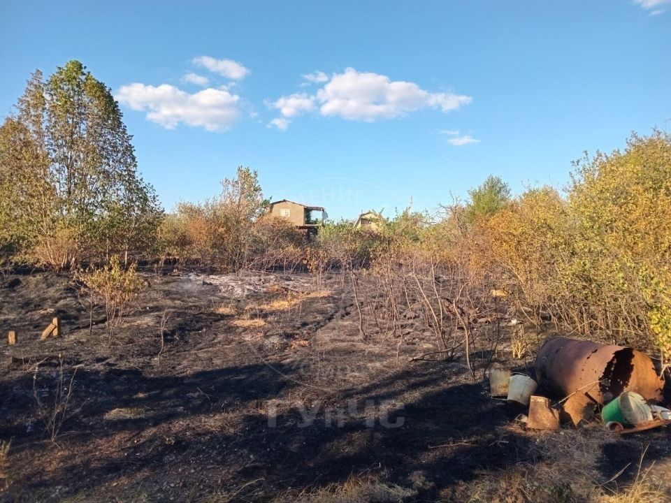 Искры от болгарки, упавшие на сухую траву, привели к пожару Искры от болгарки, упавшие на сухую траву, привели к пожару