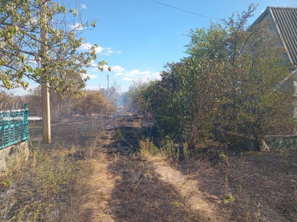 Искры от болгарки, упавшие на сухую траву, привели к пожару Искры от болгарки, упавшие на сухую траву, привели к пожару