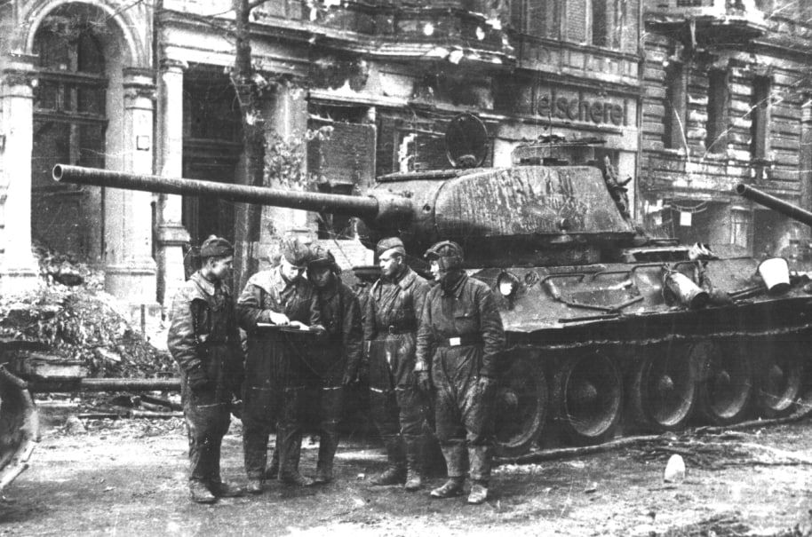6-7  1943            ,     ,      