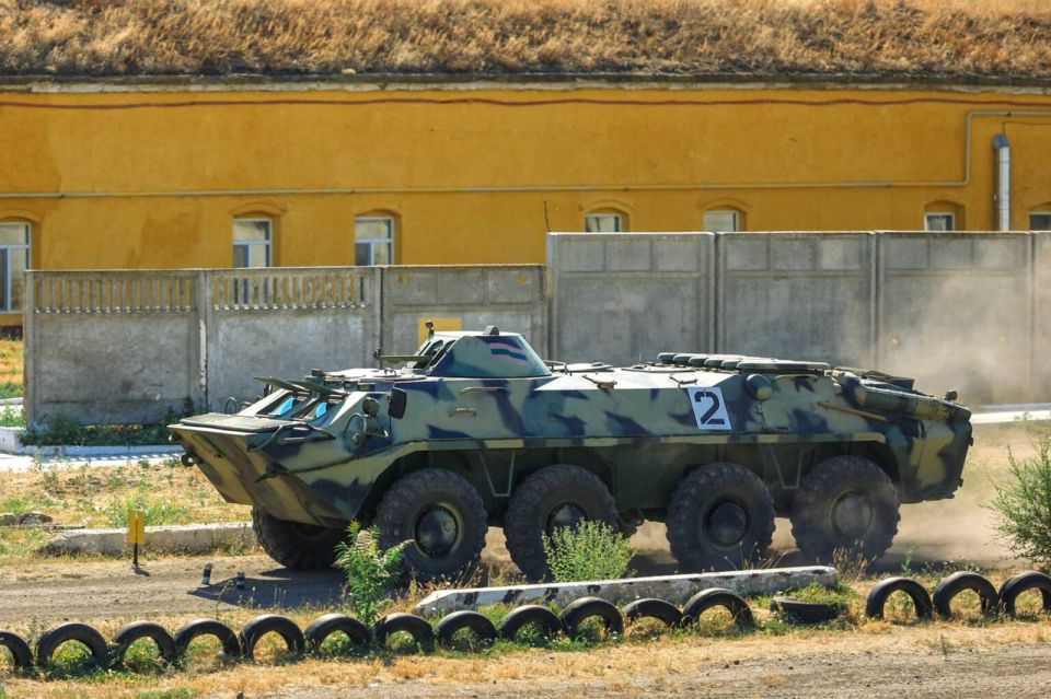 ВОДИТЕЛИ БТР ПОВЫШАЮТ КВАЛИФИКАЦИЮ НА КУРСАХ ПОДГОТОВКИ ВОЕННЫХ СПЕЦИАЛИСТОВ ВОДИТЕЛИ БТР ПОВЫШАЮТ КВАЛИФИКАЦИЮ НА КУРСАХ ПОДГОТОВКИ ВОЕННЫХ СПЕЦИАЛИСТОВ