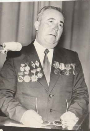 100      
