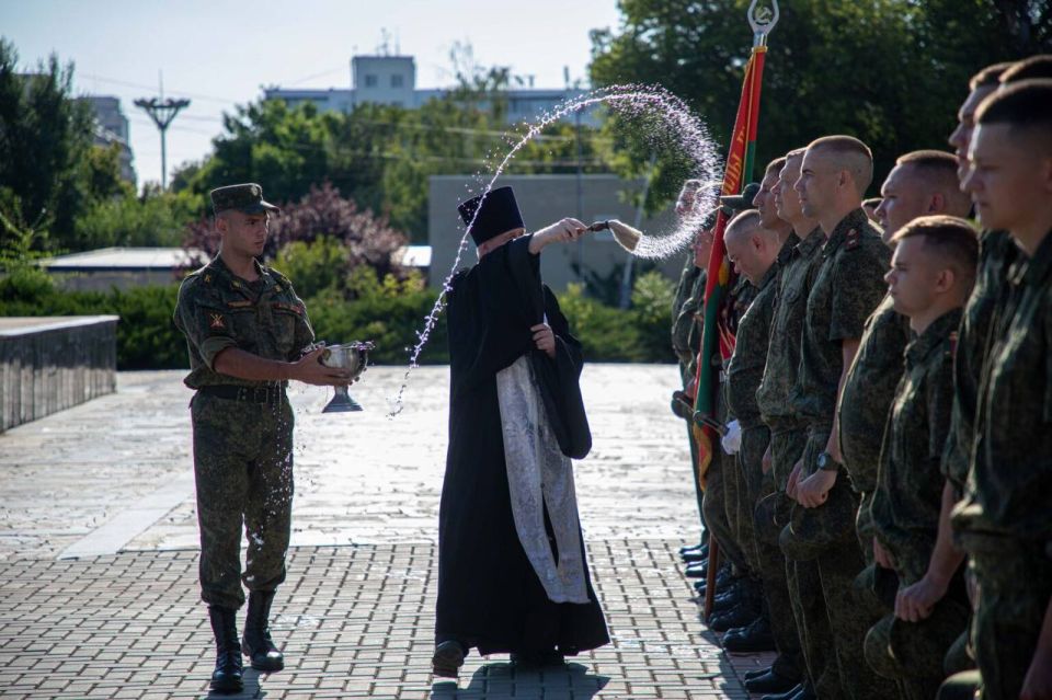ВЫПУСКНИКАМ ВОЕННОГО ИНСТИТУТА ВРУЧИЛИ ДИПЛОМЫ ОБ ОКОНЧАНИИ УЧЕБНОГО УЧРЕЖДЕНИЯ ВЫПУСКНИКАМ ВОЕННОГО ИНСТИТУТА ВРУЧИЛИ ДИПЛОМЫ ОБ ОКОНЧАНИИ УЧЕБНОГО УЧРЕЖДЕНИЯ