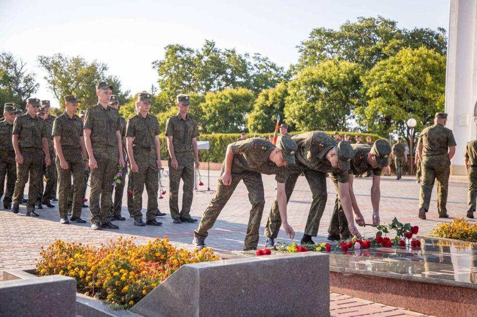 ВЫПУСКНИКАМ ВОЕННОГО ИНСТИТУТА ВРУЧИЛИ ДИПЛОМЫ ОБ ОКОНЧАНИИ УЧЕБНОГО УЧРЕЖДЕНИЯ ВЫПУСКНИКАМ ВОЕННОГО ИНСТИТУТА ВРУЧИЛИ ДИПЛОМЫ ОБ ОКОНЧАНИИ УЧЕБНОГО УЧРЕЖДЕНИЯ