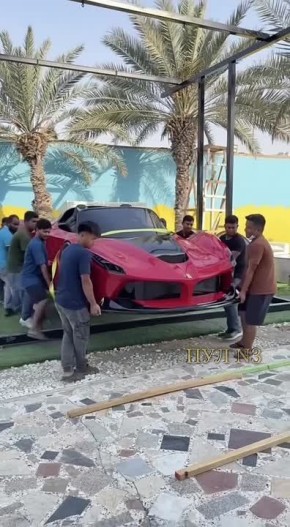 ,   :     Ferrari  