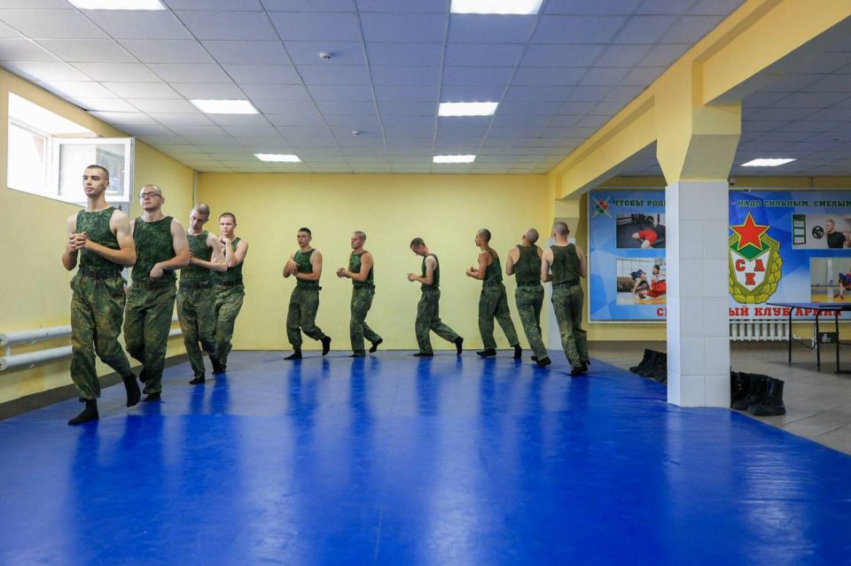 НОВОБРАНЦЫ ВЕСЕННЕГО ПРИЗЫВА ПРОХОДЯТ КУРС ПОДГОТОВКИ МОЛОДОГО СОЛДАТА НОВОБРАНЦЫ ВЕСЕННЕГО ПРИЗЫВА ПРОХОДЯТ КУРС ПОДГОТОВКИ МОЛОДОГО СОЛДАТА