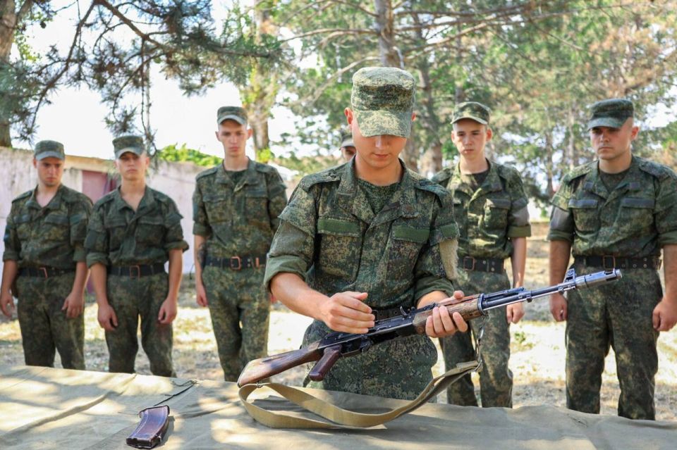 НОВОБРАНЦЫ ВЕСЕННЕГО ПРИЗЫВА ПРОХОДЯТ КУРС ПОДГОТОВКИ МОЛОДОГО СОЛДАТА НОВОБРАНЦЫ ВЕСЕННЕГО ПРИЗЫВА ПРОХОДЯТ КУРС ПОДГОТОВКИ МОЛОДОГО СОЛДАТА