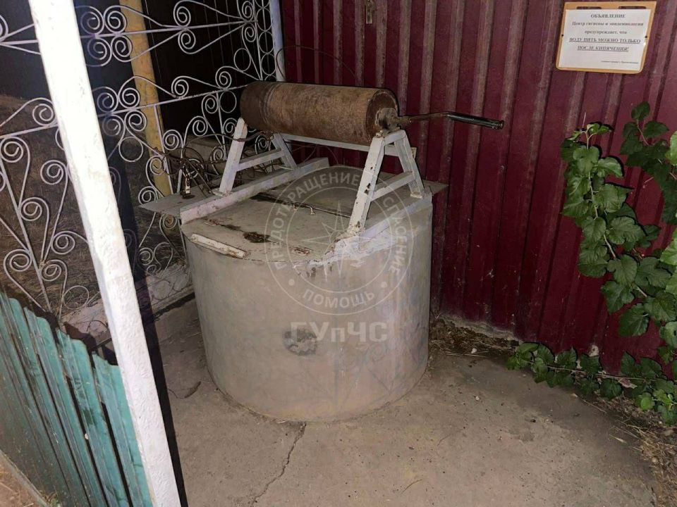 Спасатели извлекли из 20-метрового колодца женщину Спасатели извлекли из 20-метрового колодца женщину