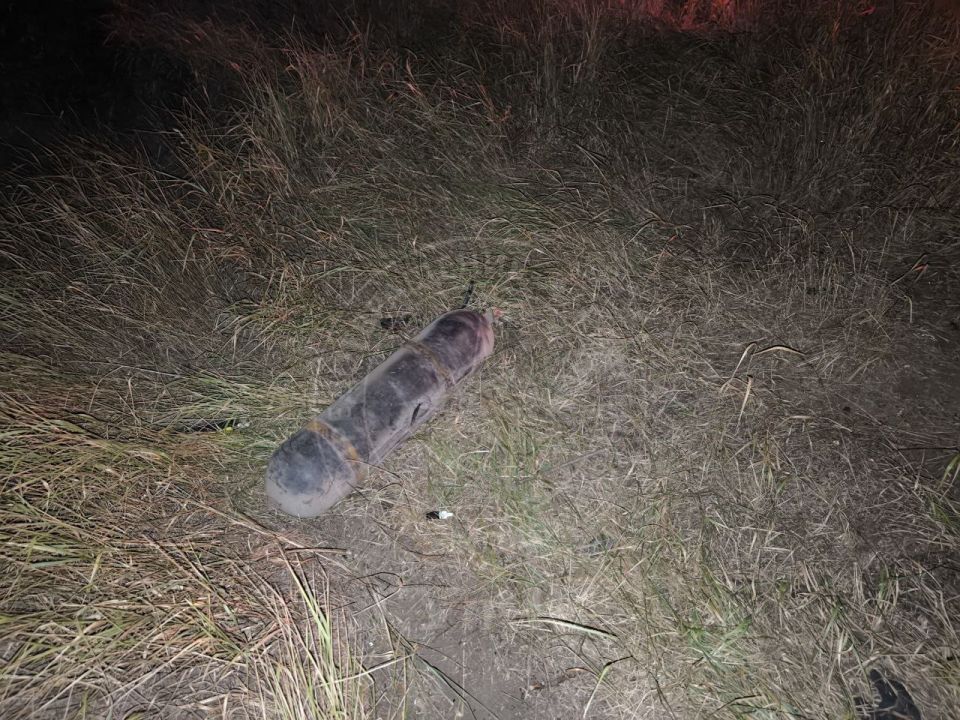 Спасатели помогли выбраться из машины водителю, который попал в ДТП Спасатели помогли выбраться из машины водителю, который попал в ДТП