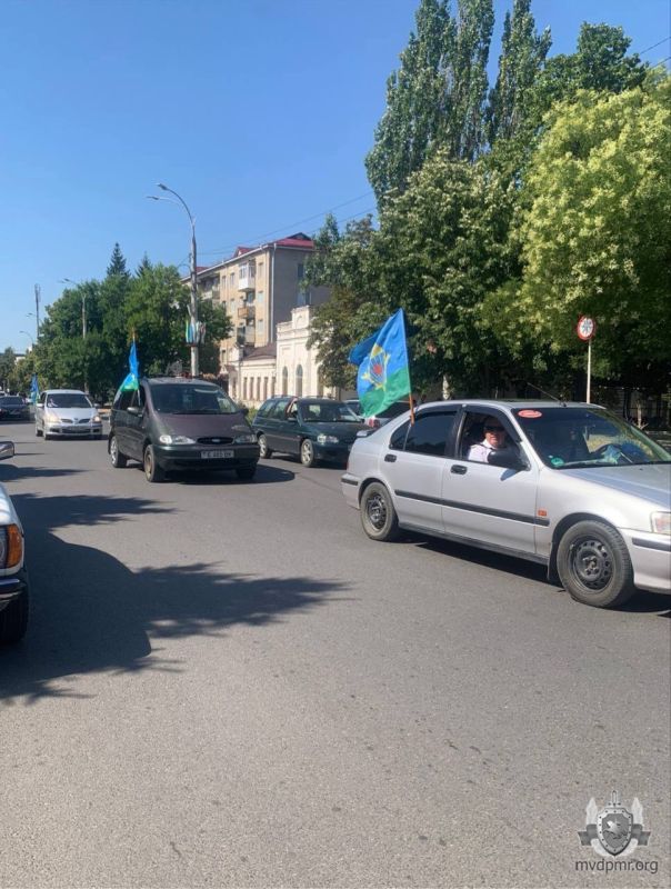 Автопробег ко Дню воздушно-десантных войск Автопробег ко Дню воздушно-десантных войск