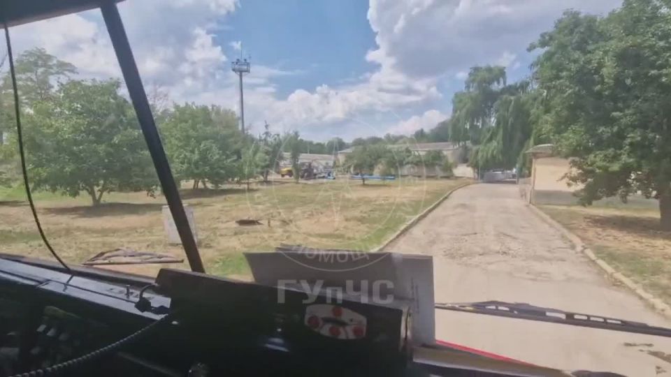 Столичные пожарные тушили сухую траву и камыш в районе «Водоканала» на улице 95-й Молдавской Дивизии