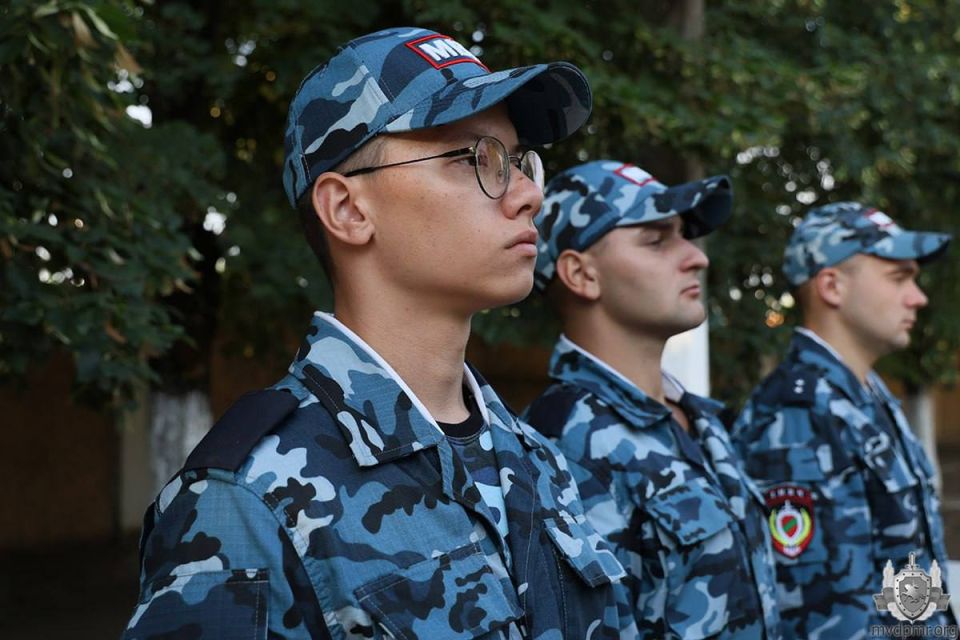 Молодое пополнение в СМВЧ. На плацу Специальной моторизованной войсковой части МВД ПМР 6 августа привели к присяге новобранцев Молодое пополнение в СМВЧ. На плацу Специальной моторизованной войсковой части МВД ПМР 6 августа привели к присяге новобранцев