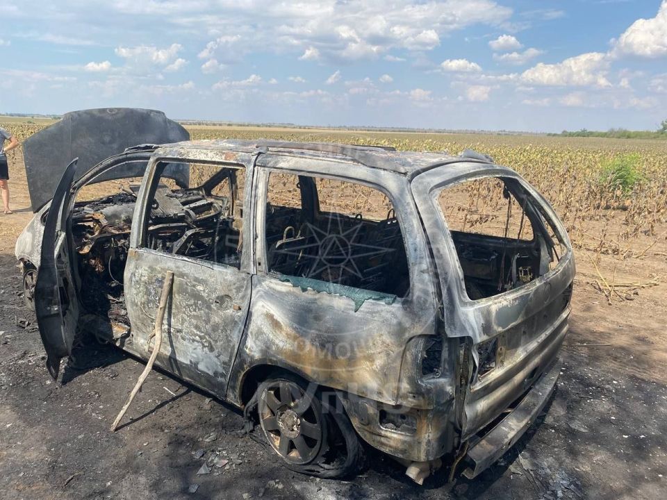 Сгорел минивэн. Днём, 6 августа, на объездной автодороге «Глиное – Первомайск» в Слободзейском районе загорелся «Фольксваген» Сгорел минивэн. Днём, 6 августа, на объездной автодороге «Глиное – Первомайск» в Слободзейском районе загорелся «Фольксваген»