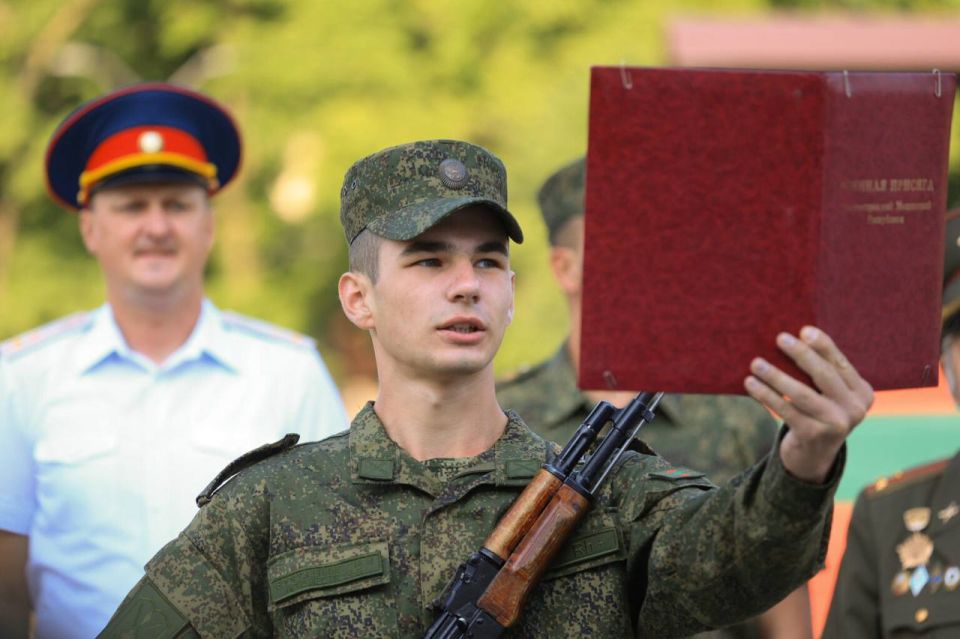 ЕДИНОЖДЫ И НАВСЕГДА!. В Военном институте Министерства обороны им. генерал-лейтенанта А.И. Лебедя состоялся ритуал приведения курсантов к Военной присяге