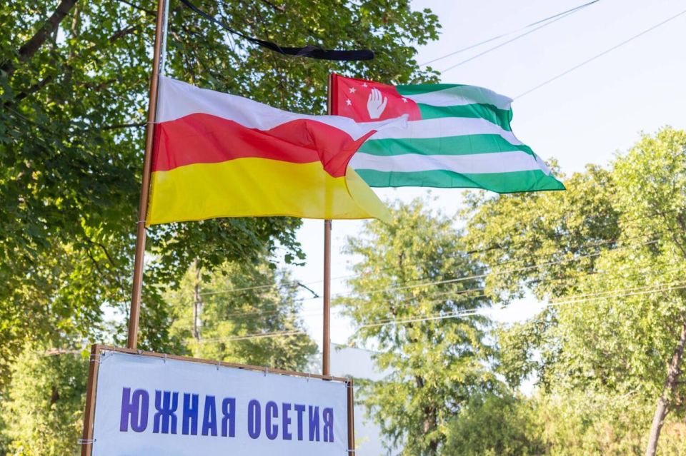 В ТИРАСПОЛЕ ПОЧТИЛИ ПАМЯТЬ ПОГИБШИХ В 2008 ГОДУ ЖИТЕЛЕЙ ЮЖНОЙ ОСЕТИИ