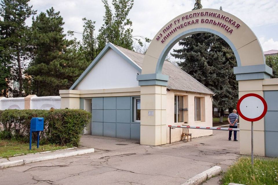 Получил перелом руки. Вечером 10 августа в травмпункт Республиканской клинической больницы с телесными повреждениями в состоянии травматического шока был доставлен 39-летний тираспольчанин