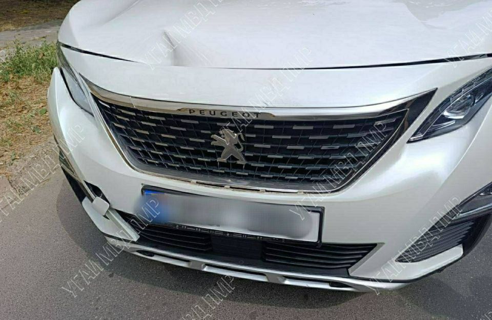 Подросток попал под машину