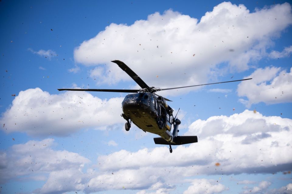  ..      Drek pro Putina      UH-60 Black Hawk