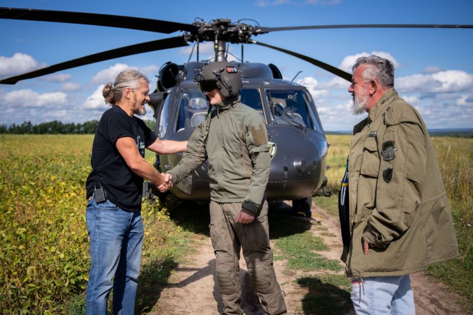  ..      Drek pro Putina      UH-60 Black Hawk