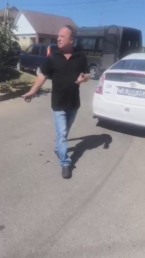   @     