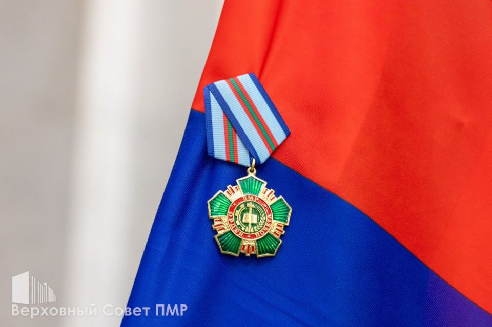35   . 4  1990 ,      ,            