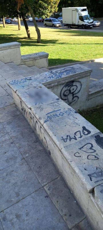 Парк афганцев в Кишинёве изрисовали свастикой