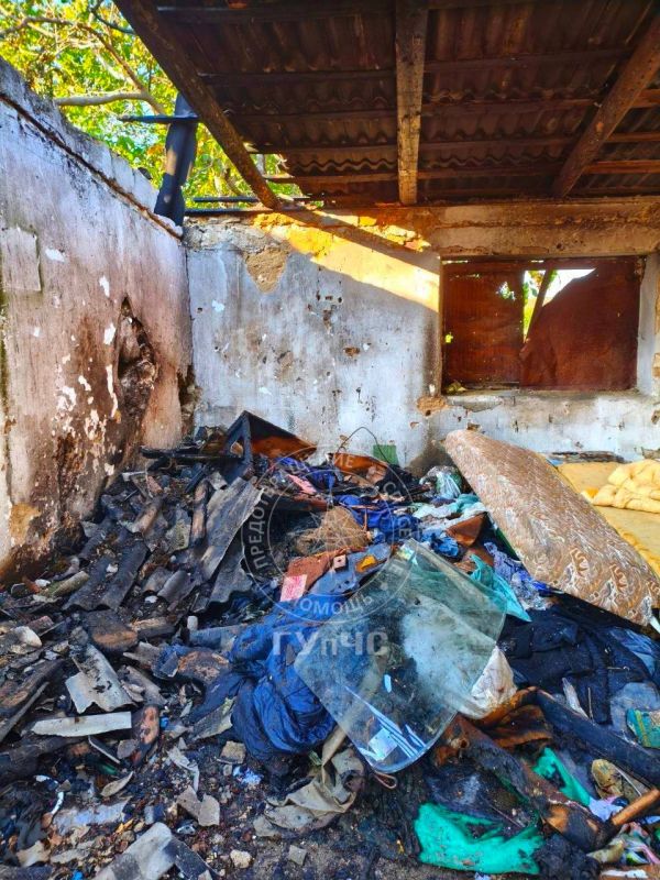 Пожар в Дубоссарах. На фото две хозпостройки – это «заброшки», остатки строений старого колхоза «Путь коммунизму» на улице Рыбницкая Пожар в Дубоссарах. На фото две хозпостройки – это «заброшки», остатки строений старого колхоза «Путь коммунизму» на улице Рыбницкая