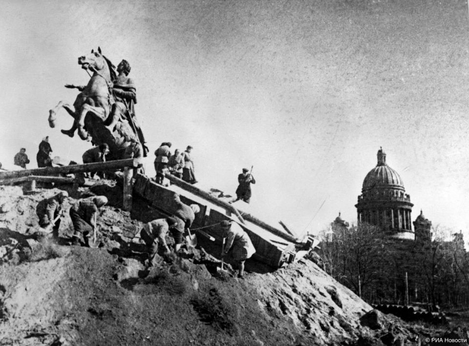 8 сентября 1941 года началась блокада Ленинграда 8 сентября 1941 года началась блокада Ленинграда