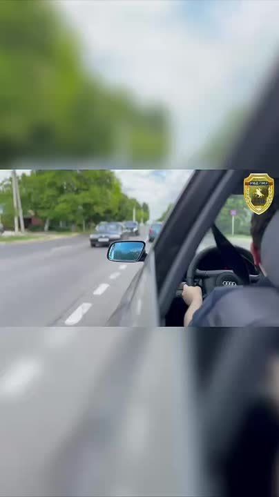 Говорить по телефону за рулём опасно
